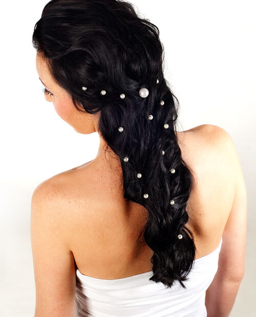 Langes Haar mit Perlen-Styling